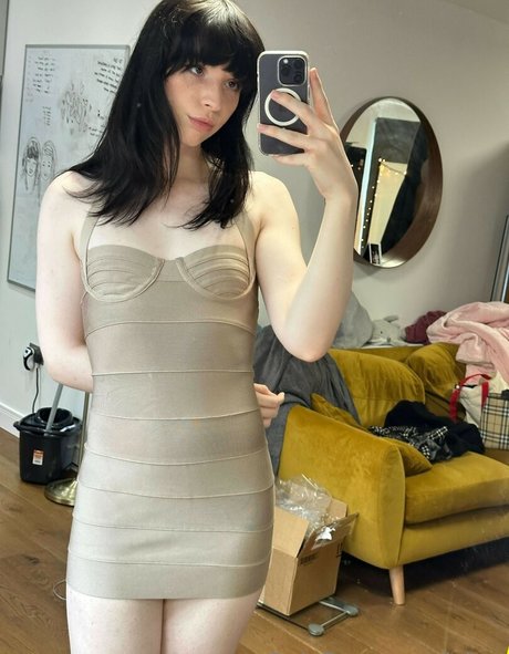 ickyypeach model erotic picture