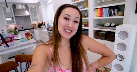 LaurDIY nudes model photo