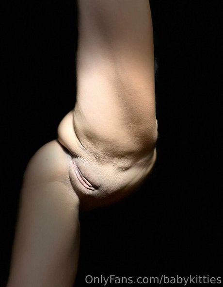 babykitties pornographic model image