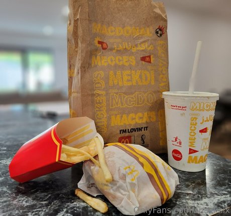 snacksixfree pornstar naked photos