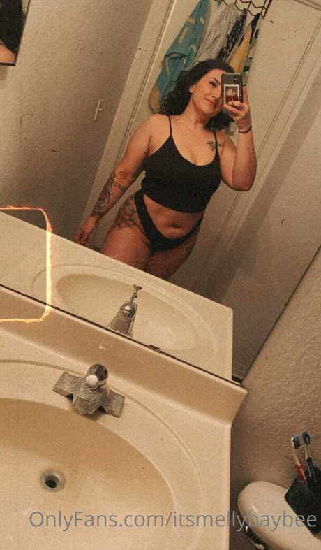 itsmellybaybee model hd picture