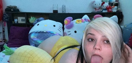 fakenips sexy model picture