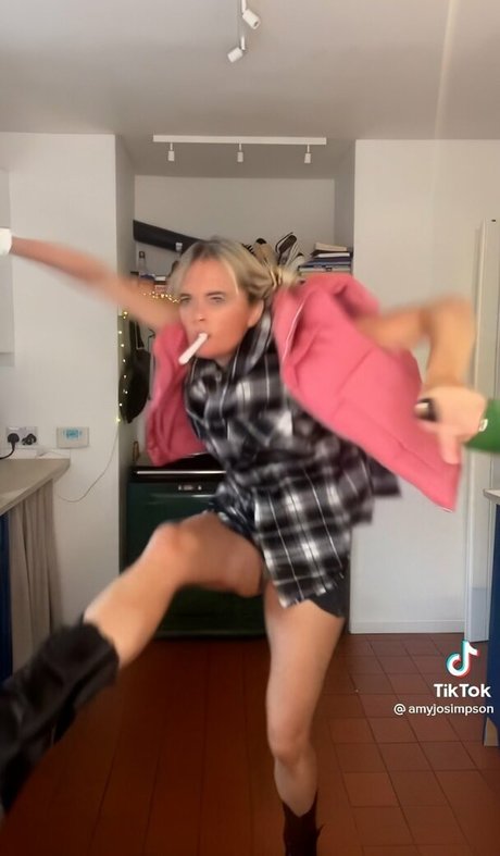 Amy Jo Simpson star erotic picture