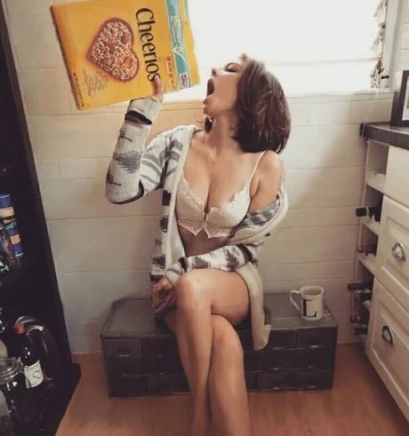 Lauren Cohan star perfect gallery