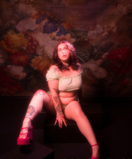 liizardqk hot star photo