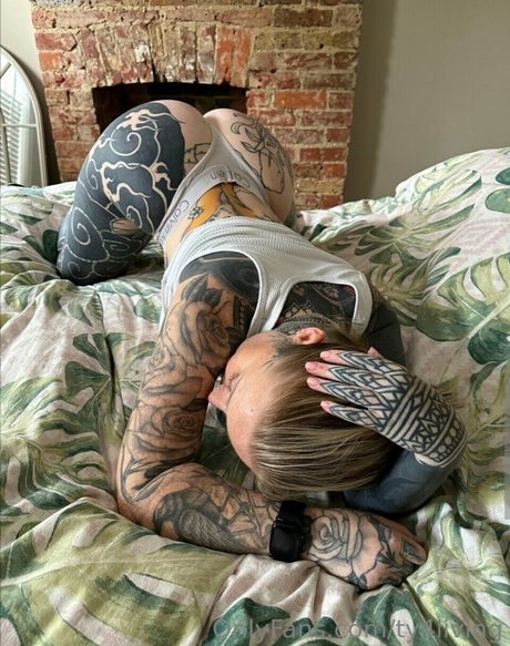 Ty4living art model archive