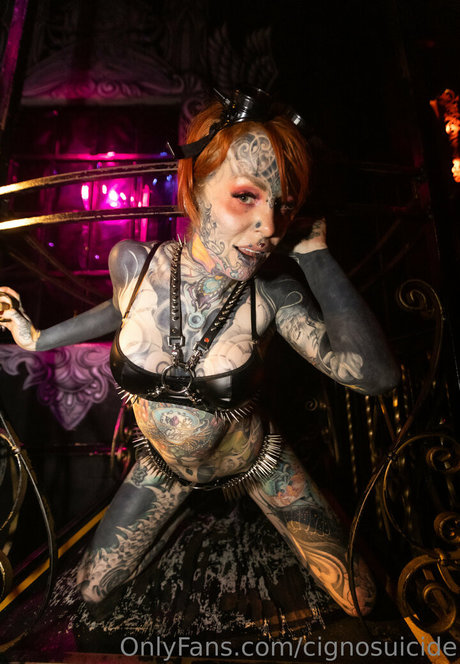 cignosuicide nude actress galleries