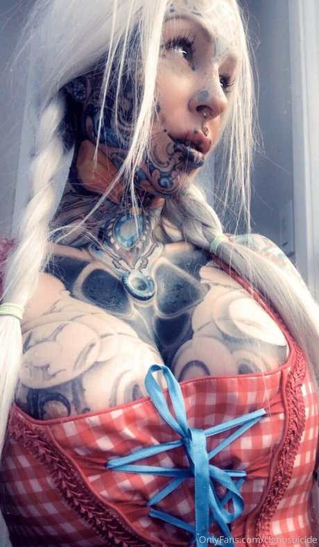 cignosuicide sexy model picture