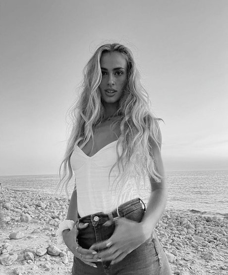 Meeryo7 pornstar beautiful photo