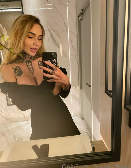 miafoxie star pornographic pictures