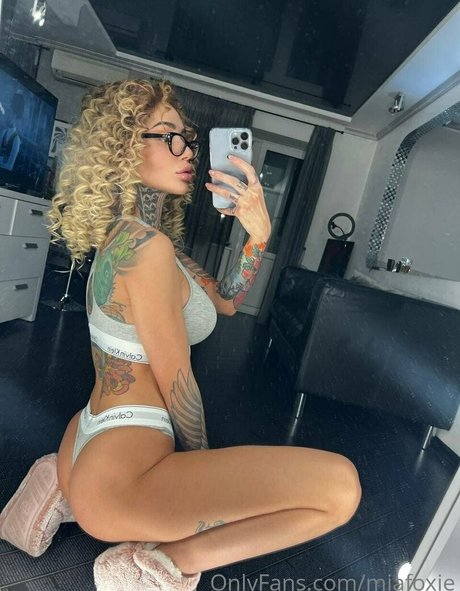 miafoxie art actress photos