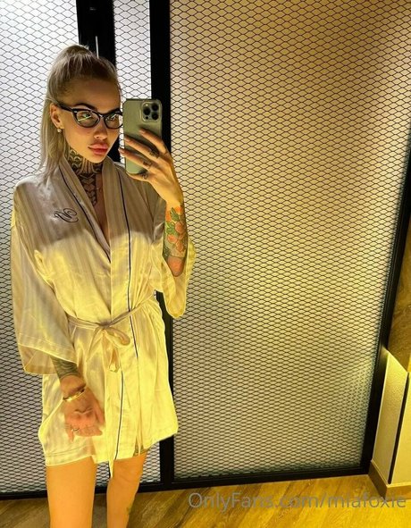 miafoxie hot model pics