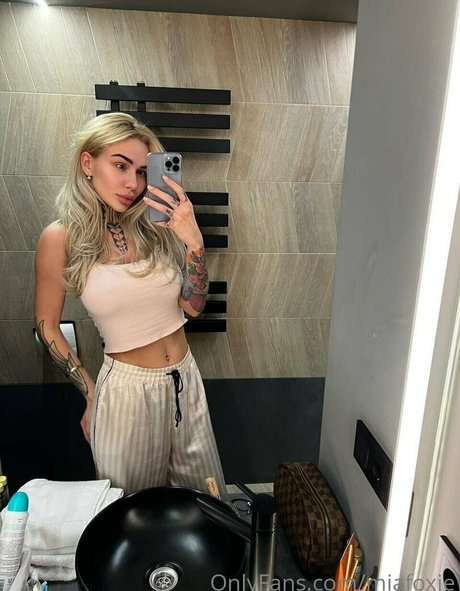 miafoxie model erotic image