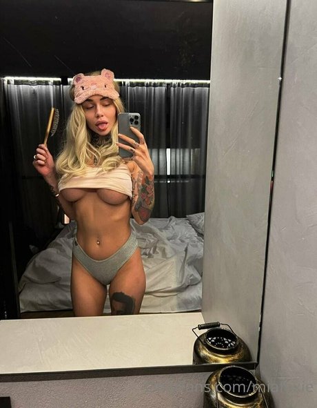 miafoxie erotic star archive