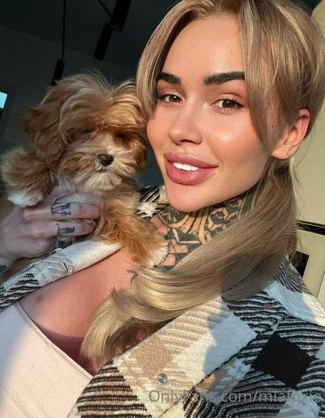 miafoxie pornstar hd pictures