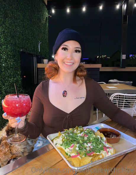 selfcarewithchloe top model pic