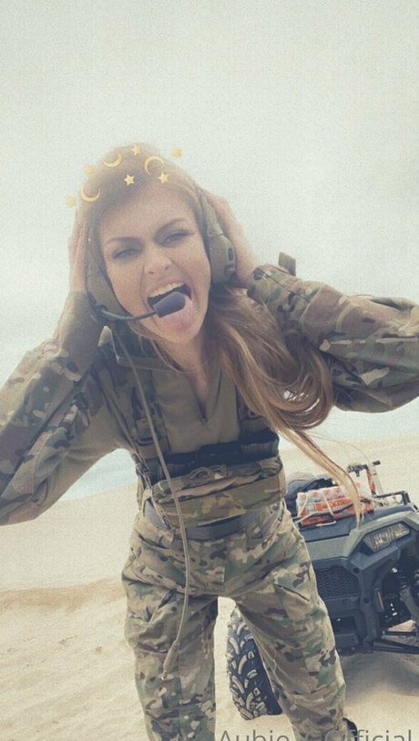 aubiegfree sexy actress photos