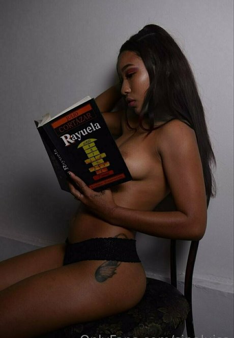 sinaluisa porn model picture