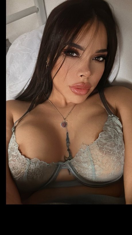 _LA MAM DE LA MAM_ hot model image