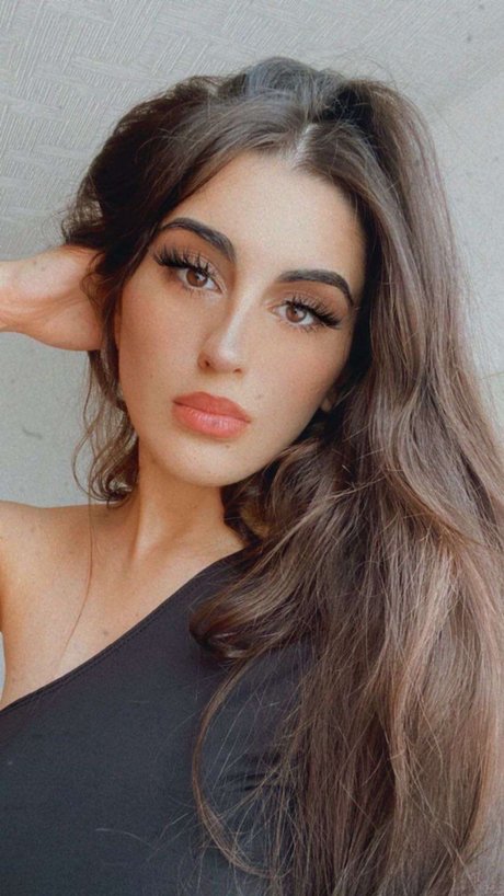 Mia Gashi_ erotic star gallery