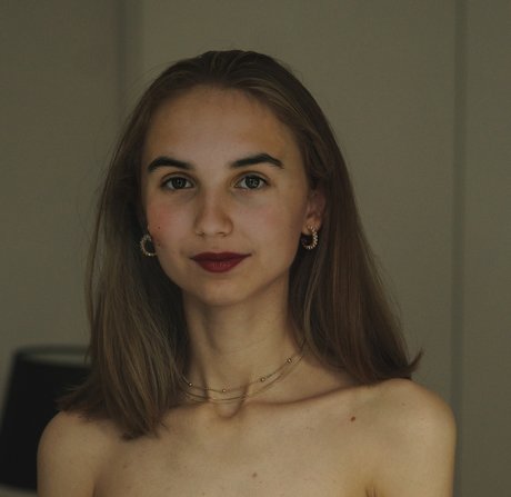 Mia Foster star nudes picture