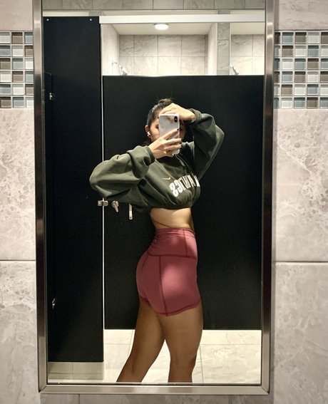 Mia Chung art model images