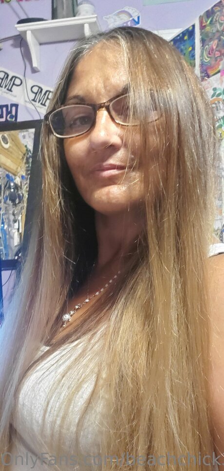 Beach Chick 321 naked model pic