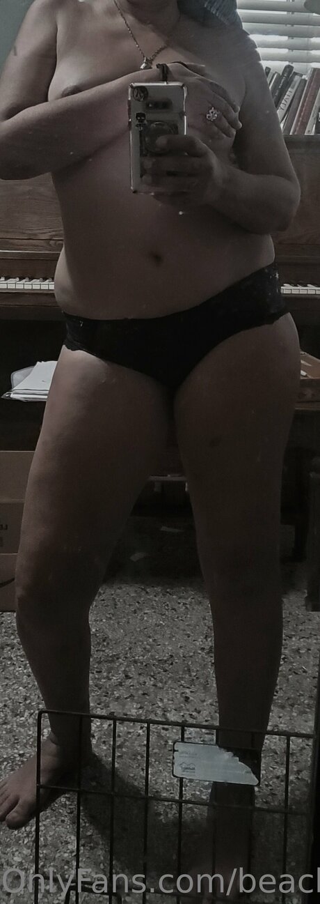 Beach Chick 321 model nude photos