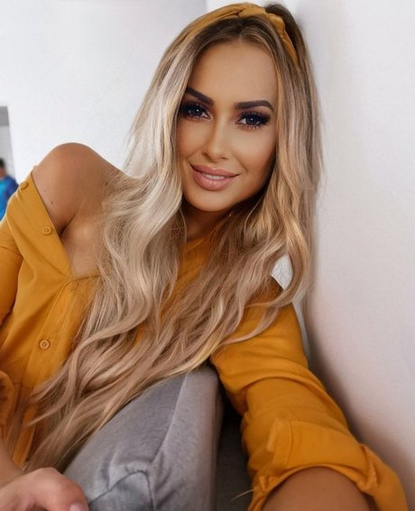 BELLA SUN model hd picture