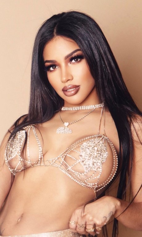 Belllaaa lovee hd actress photo