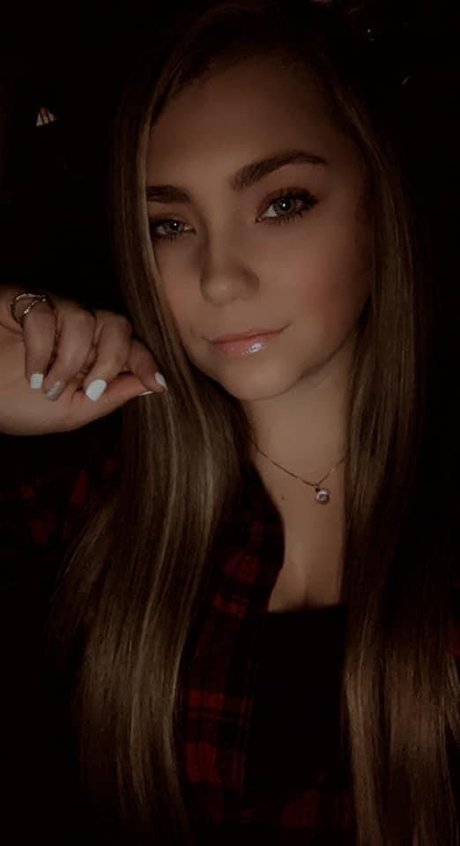 Beach Babez pretty actress pics