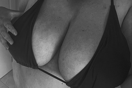 BbwBrattySub pornographic model image