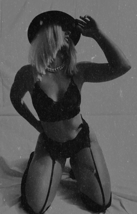 Mila Faye model sex photo