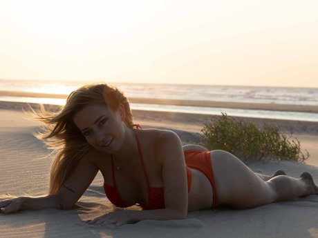 Charlotte Maes hot model photos