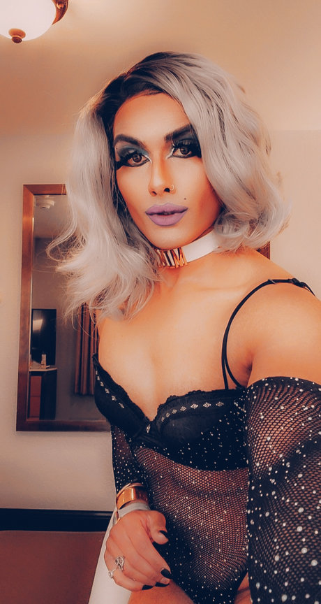 Mikah Doll pretty pornstar pics