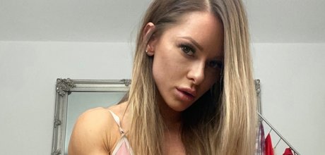 Mikaela Witt pretty pornstar pics