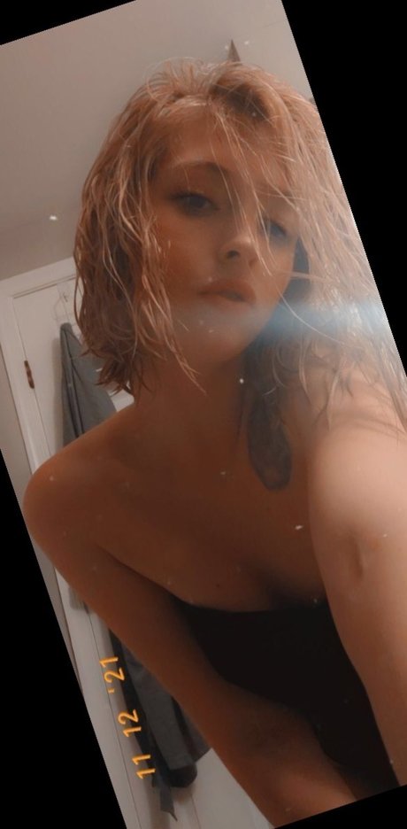 MILKMONEY pretty model photo