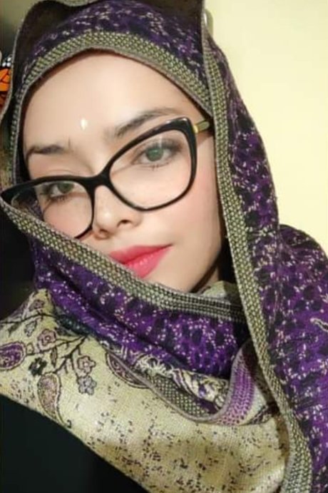 Fernanda_ erotic model image