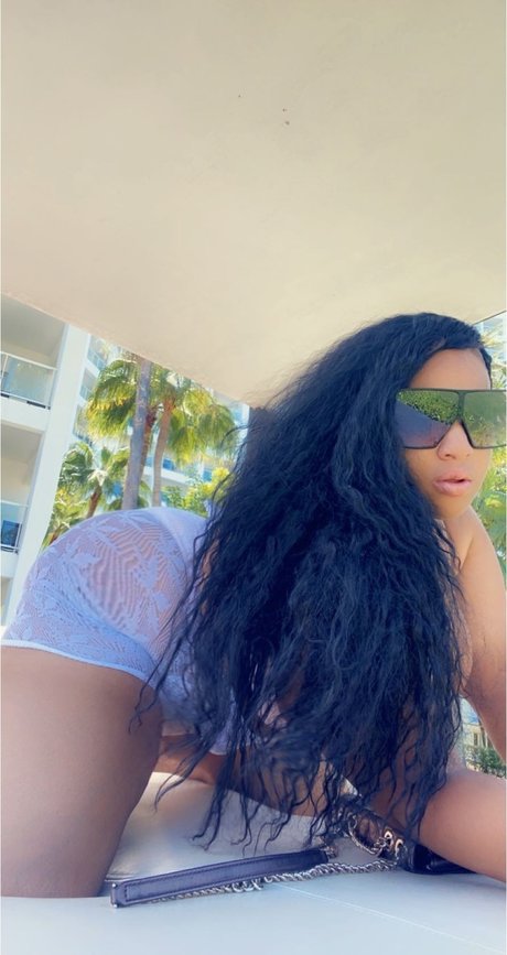 Cara Spells nice star photo