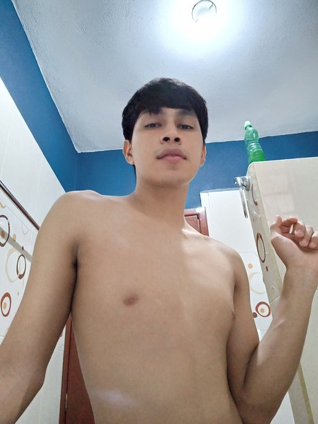 andysnude model top picture