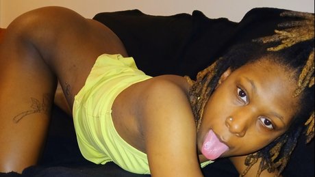 Carah Caramel sex model images