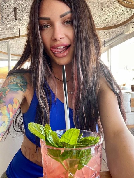 Carolina Cakes art actress image