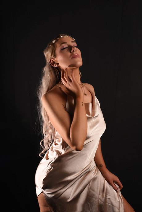 Caroline Rose nice star pictures