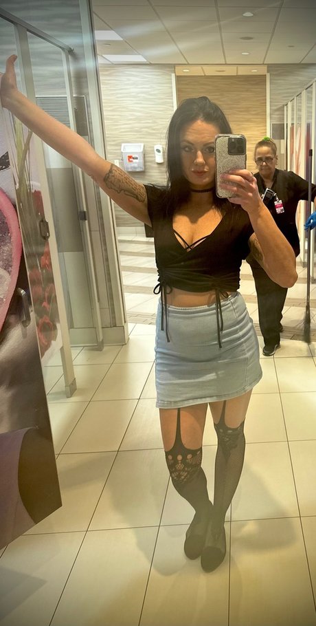 _milf_ pornstar erotic photo