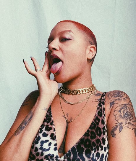 MilaVanillaa star exclusive image