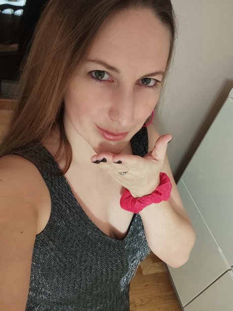 Miss Feet Tender erotic model pic