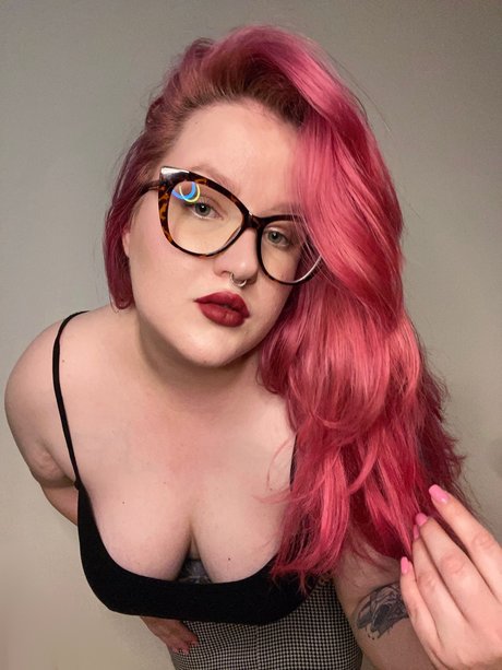 Miss Cinder hot actress picture