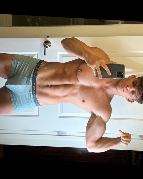 Jackson Riggs hd actress photo