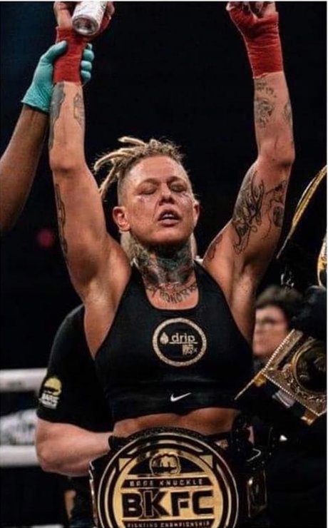 CHRISTINE MISFIT model sexy pics