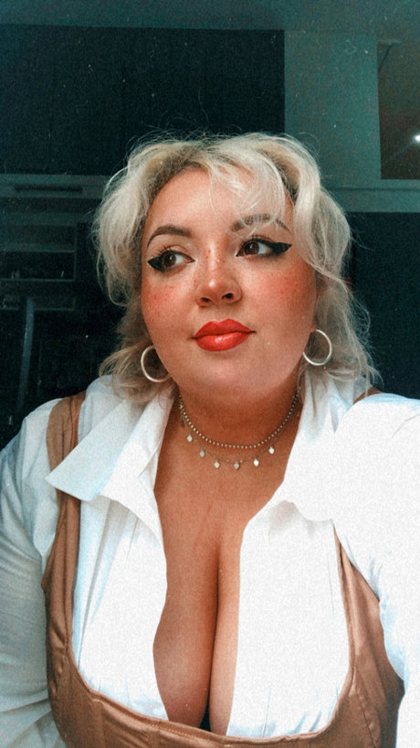 Peach Boba model exclusive image